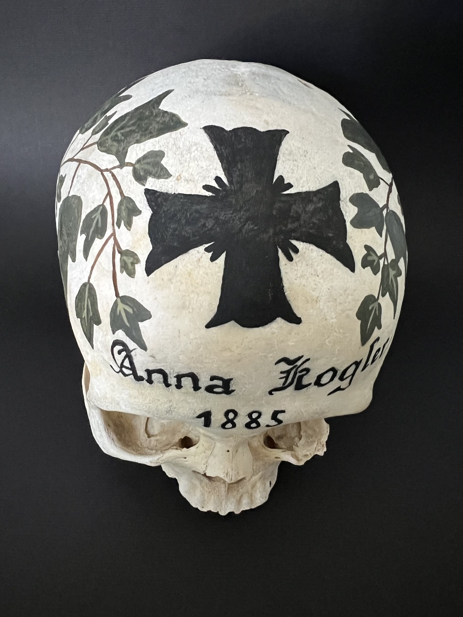Crâne humain peint – Mémento Mori – daté 1885-photo-3