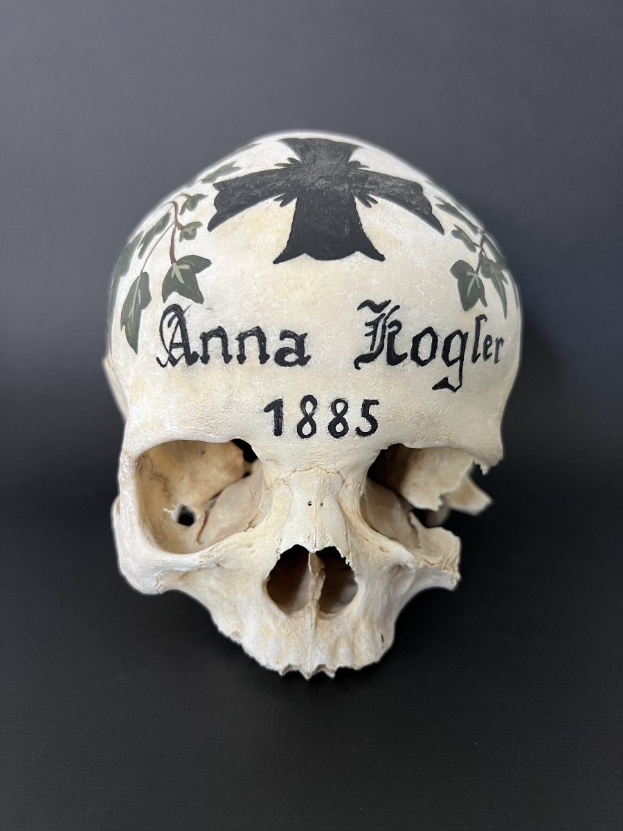 Crâne humain peint – Mémento Mori – daté 1885-photo-4