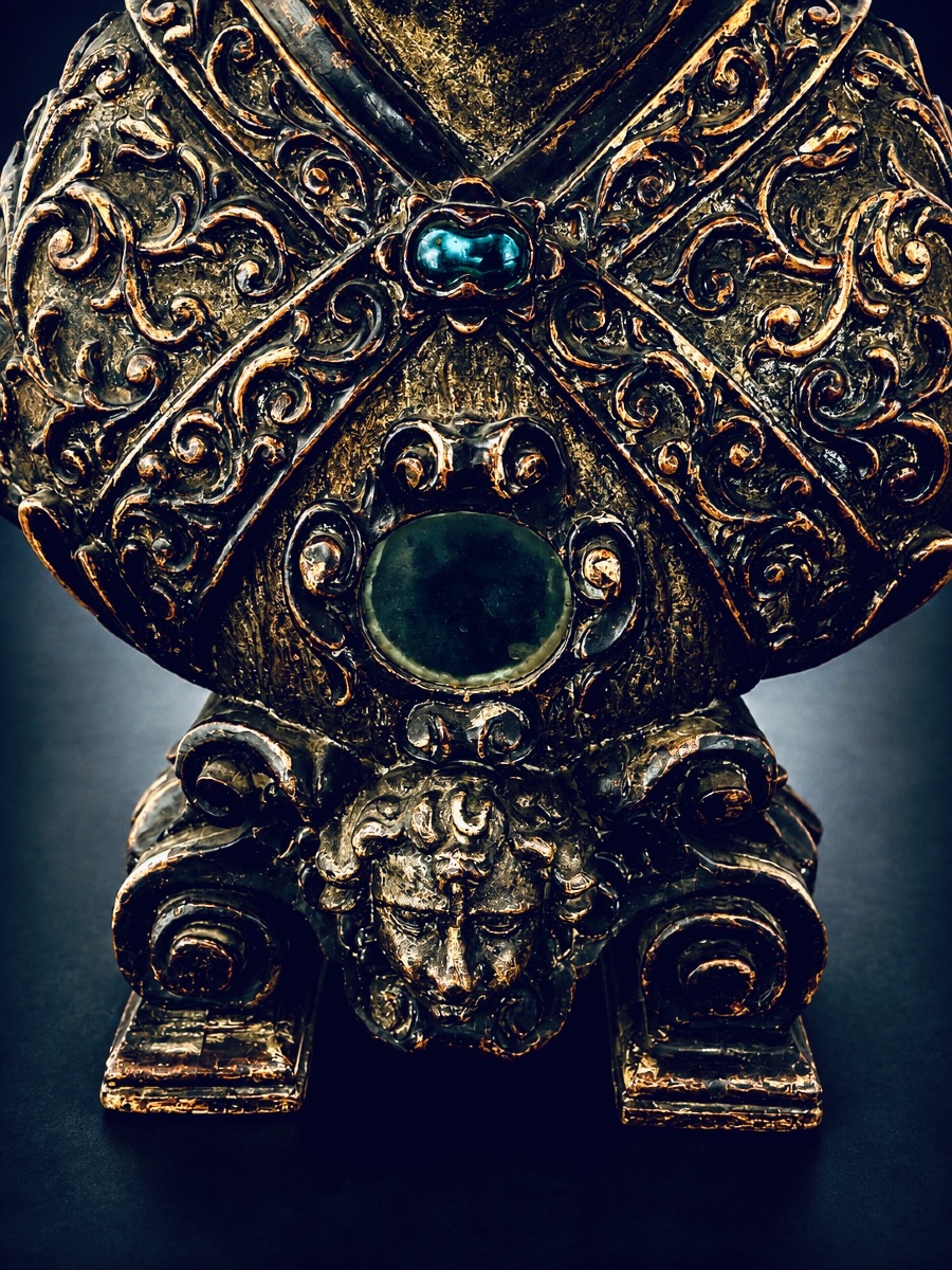 Carved, Lacquered, And Polychrome Wooden Reliquary Bust Of A Bishop – Italy, 18th Century-photo-1