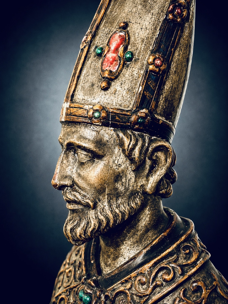 Carved, Lacquered, And Polychrome Wooden Reliquary Bust Of A Bishop – Italy, 18th Century-photo-6