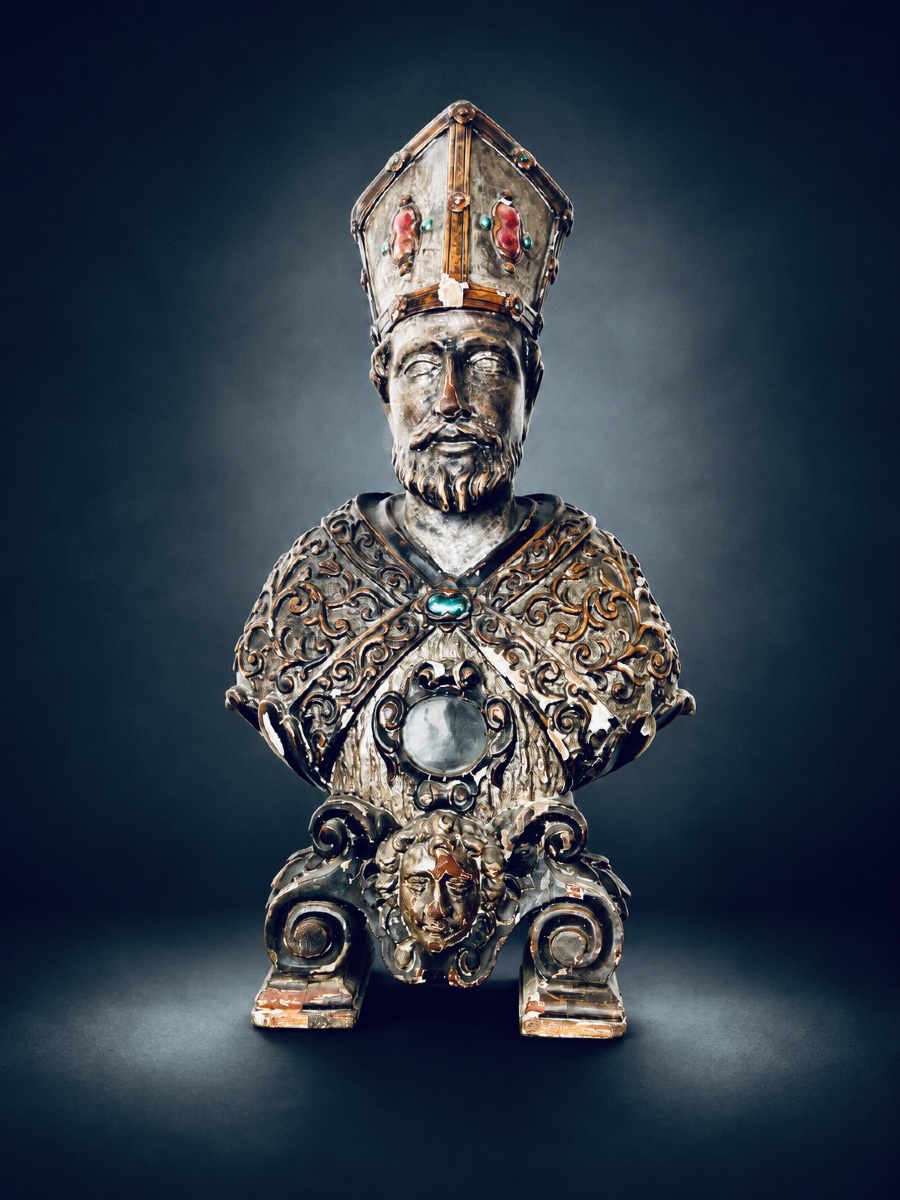Carved, Lacquered, And Polychrome Wooden Reliquary Bust Of A Bishop – Italy, 18th Century