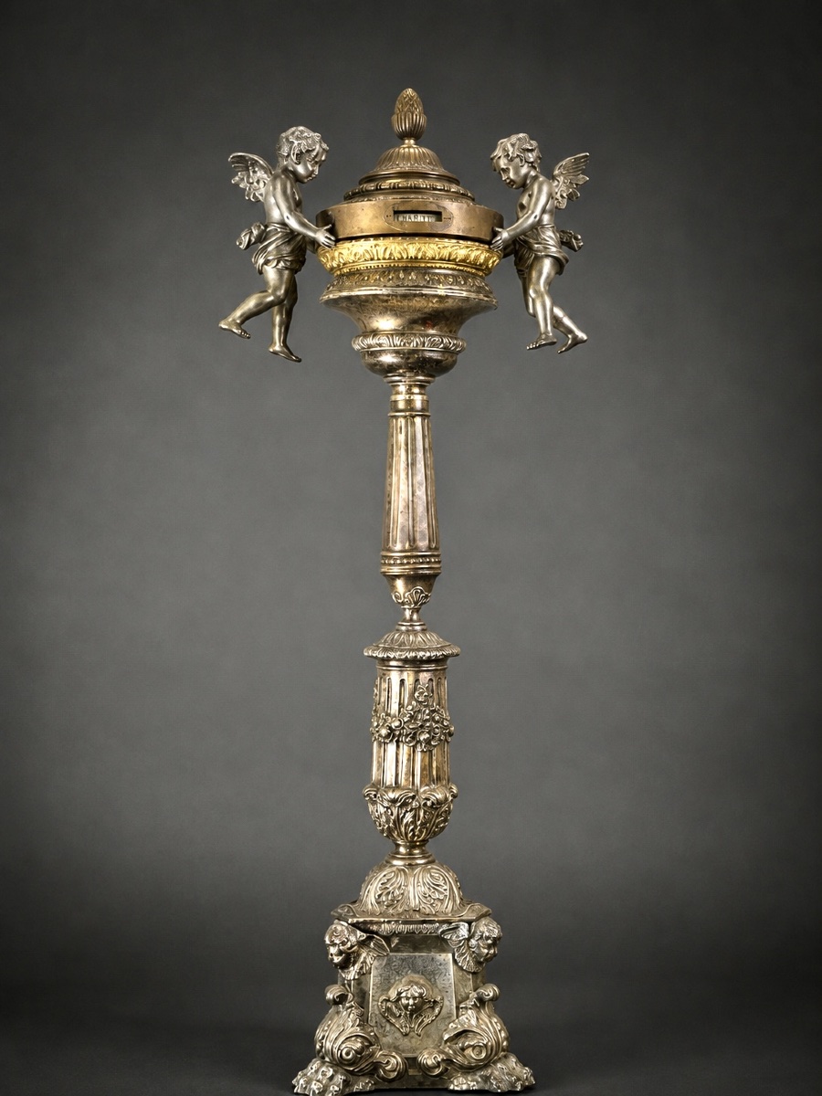 Grande pendule de parquet à cercles tournants aux putti – XIXᵉ siècle – H. 135 cm