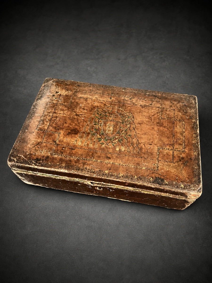 Leather Travel Case Bearing The Coat Of Arms Of A Cardinal-archbishop – 18th / Early 19th Century
