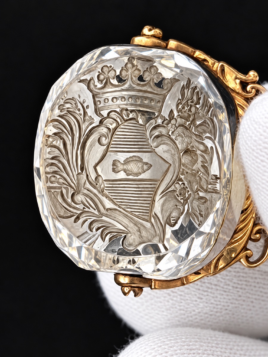 A 18-karat Gold And Engraved Rock Crystal Triple-matrix Desk Seal – 18th Century-photo-3