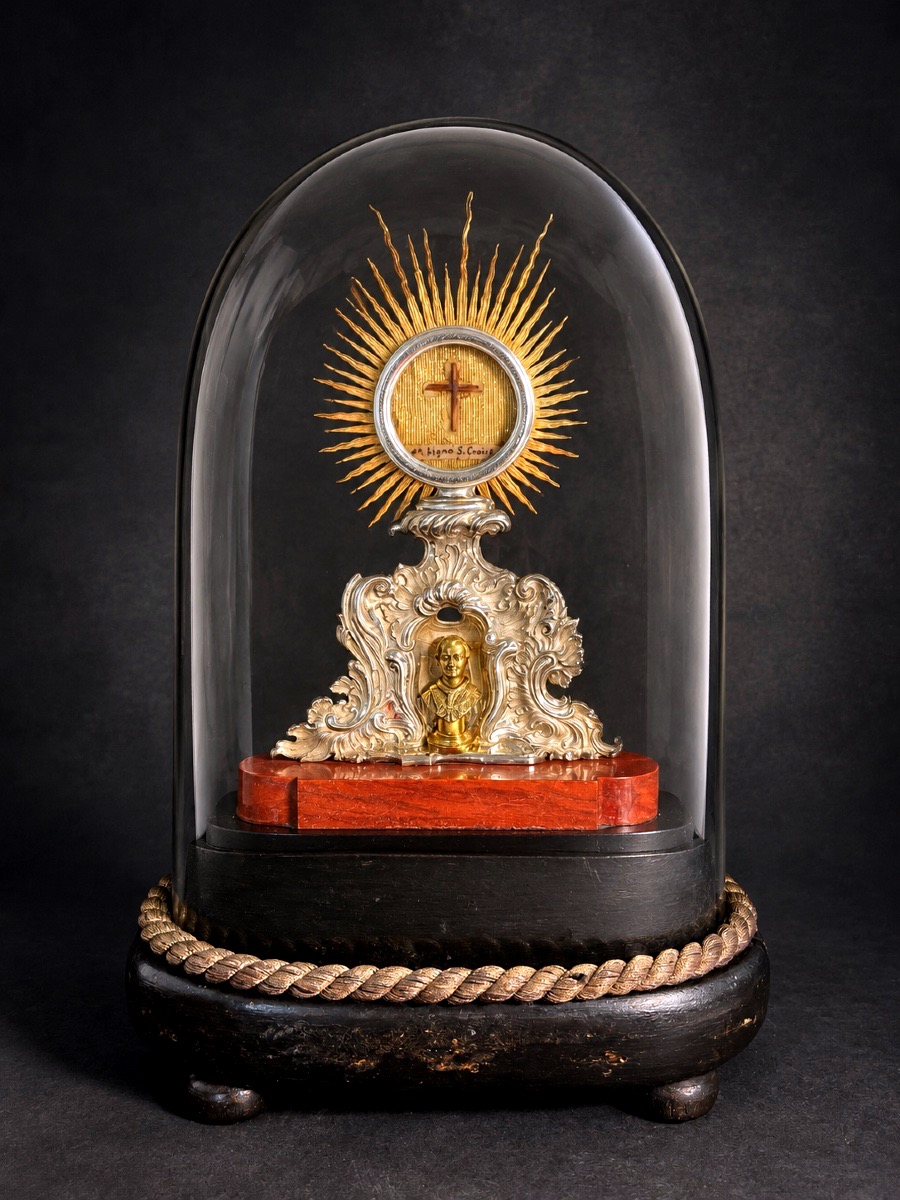 Reliquaire de la Vraie Croix en argent – Authentique épiscopale de 1840 – Sous globe de verre