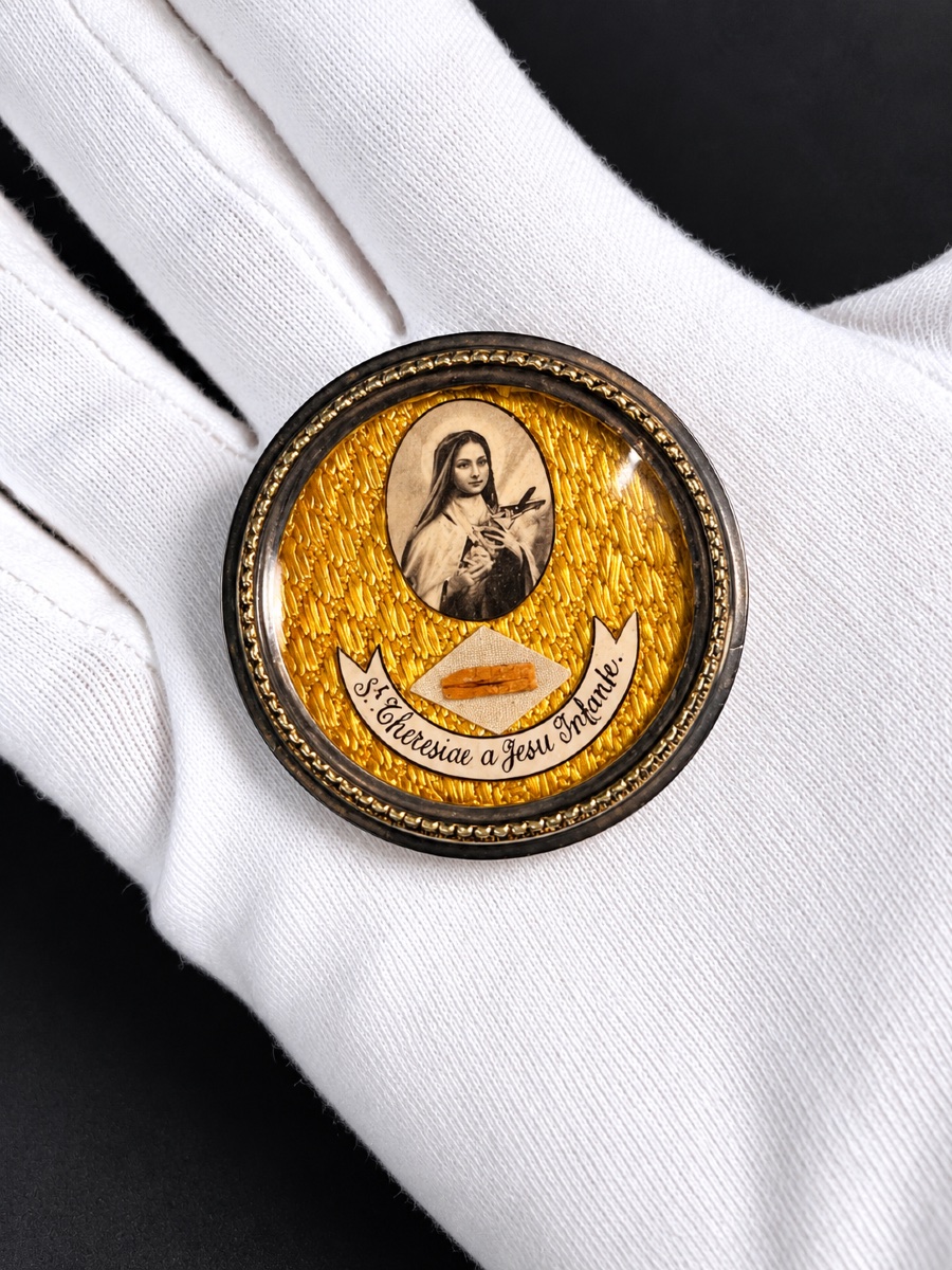 Thèque reliquaire scellée de sainte Thérèse de l’Enfant-Jésus – Lisieux-photo-3