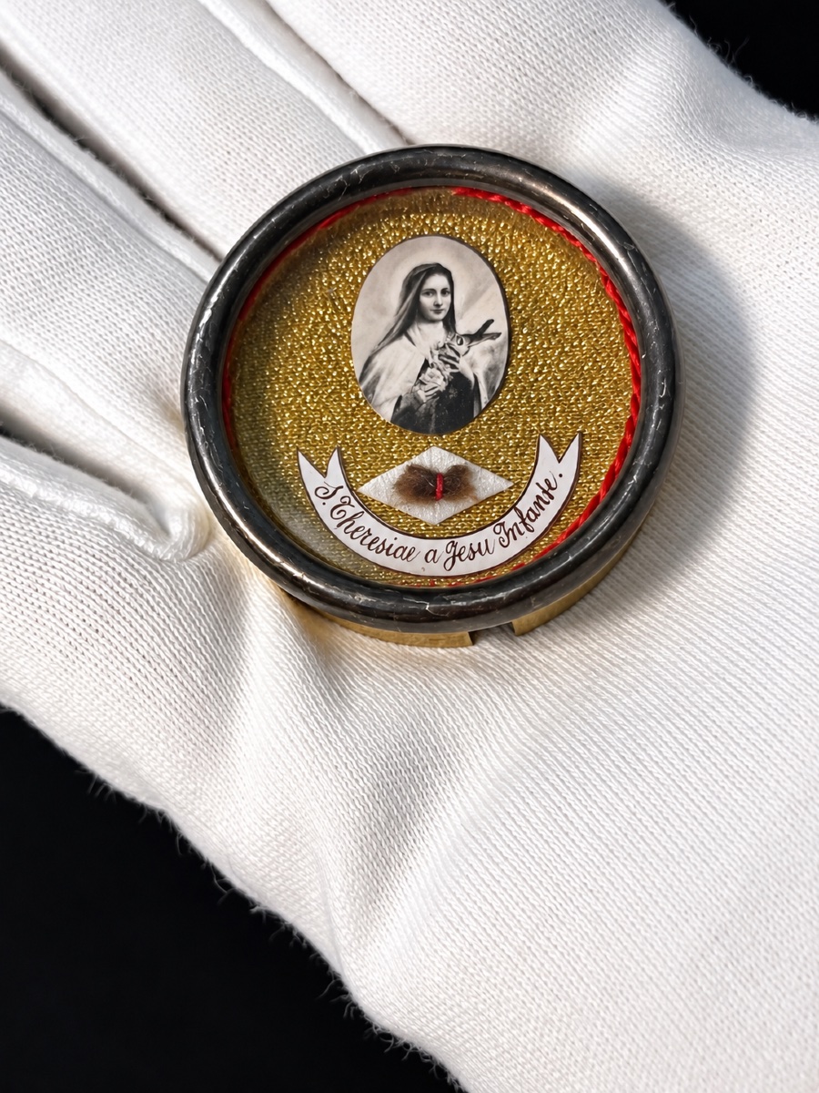 Thèque reliquaire scellée de sainte Thérèse de l’Enfant-Jésus – Lisieux-photo-4