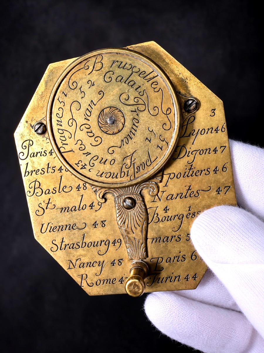 Rare Portable Equinoctial Sundial, Engraved And Nielloed, Signed “menant à Paris,” 17th Century-photo-2