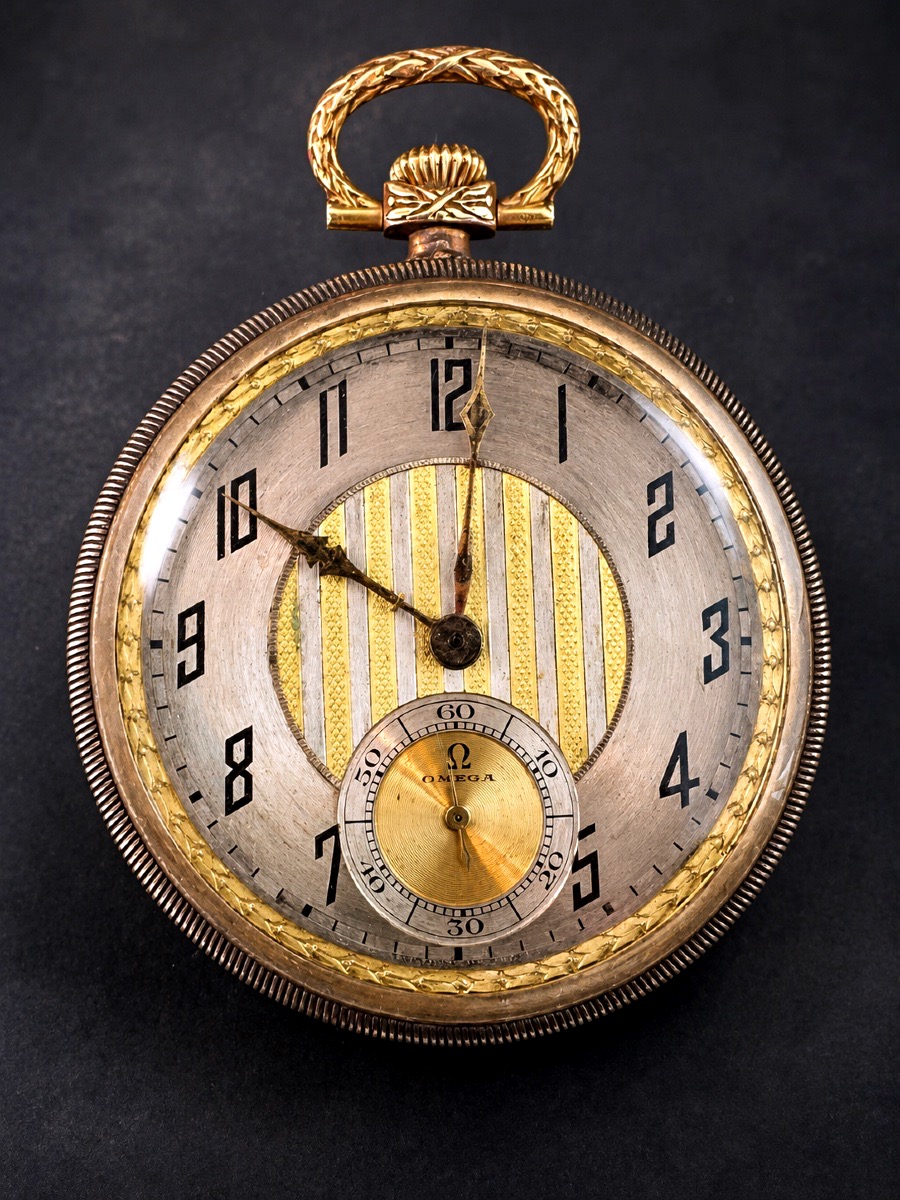 OMEGA – Montre de poche  en or jaune 18 carats – Époque Art déco