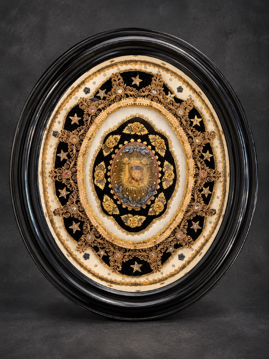 Large Reliquary With Scrolls—the Holy Face Of Christ And Relics From The Holy Land—19th Century