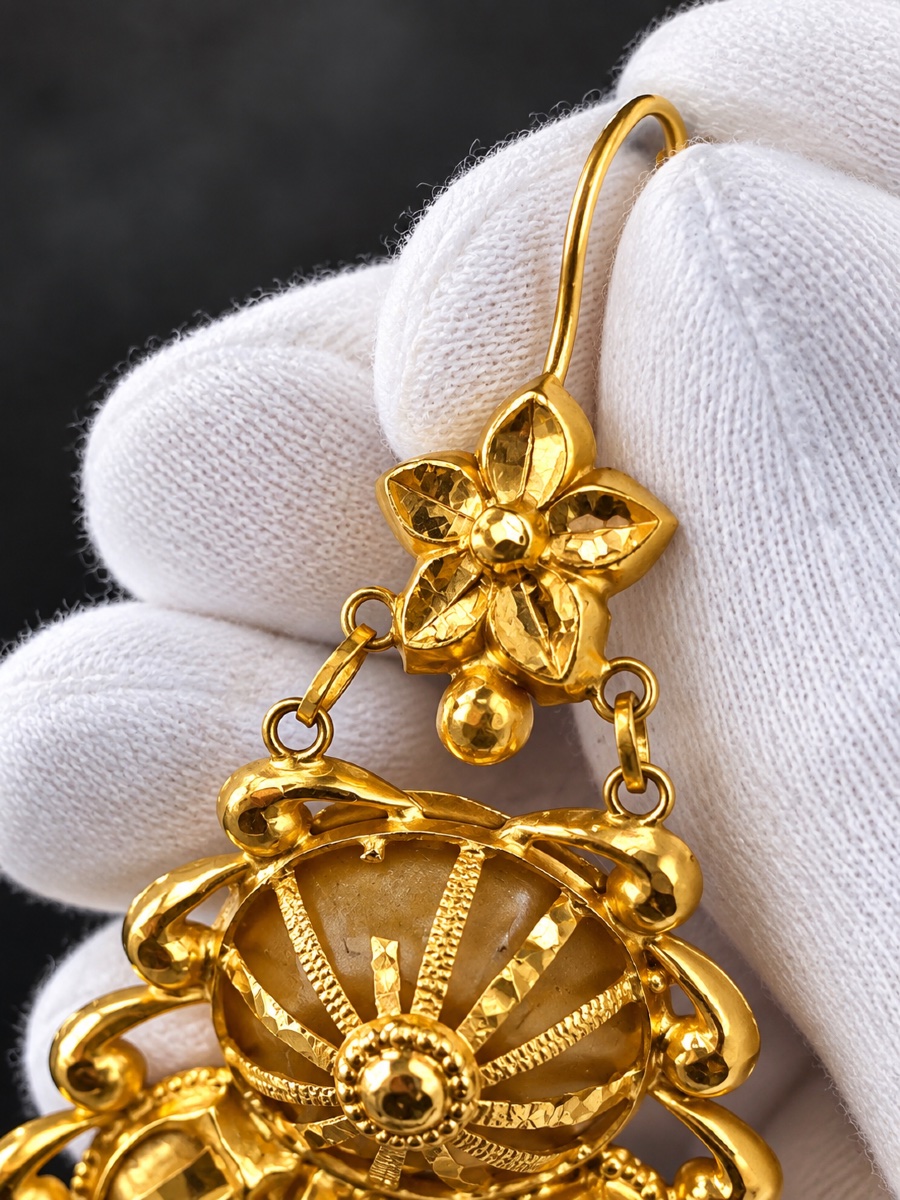 Paire de pendants d’oreilles en or jaune 18 carats – Travail persan – Début du XXe siècle-photo-3