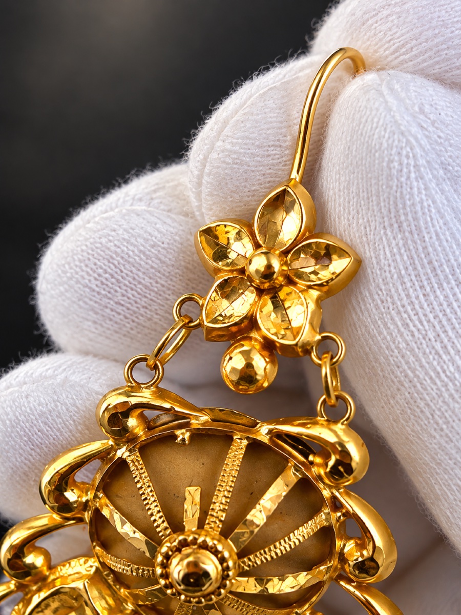 Paire de pendants d’oreilles en or jaune 18 carats – Travail persan – Début du XXe siècle-photo-4