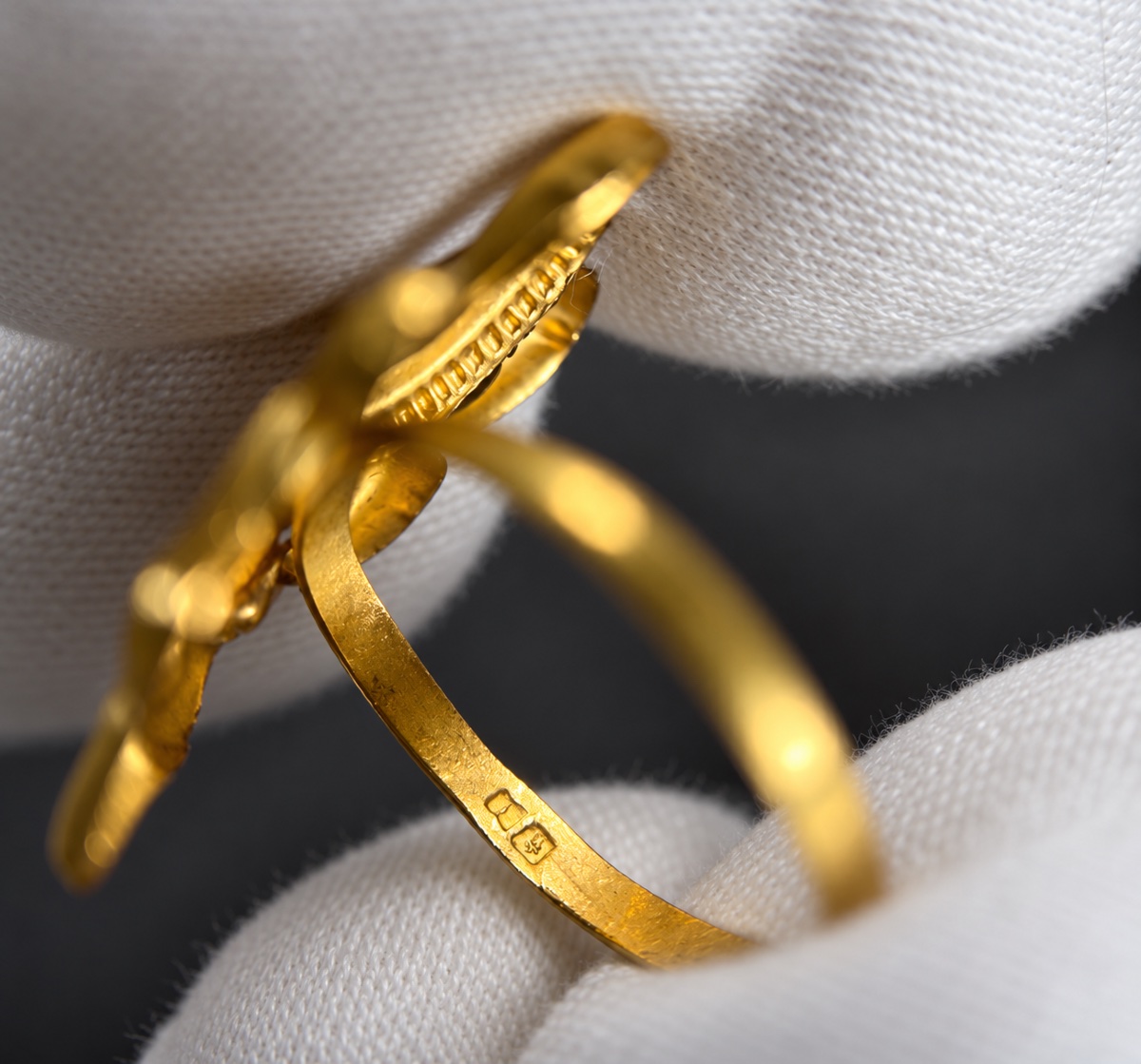Bague ancienne persane en or jaune 18 carats – Décor floral – Début du XXe siècle-photo-3