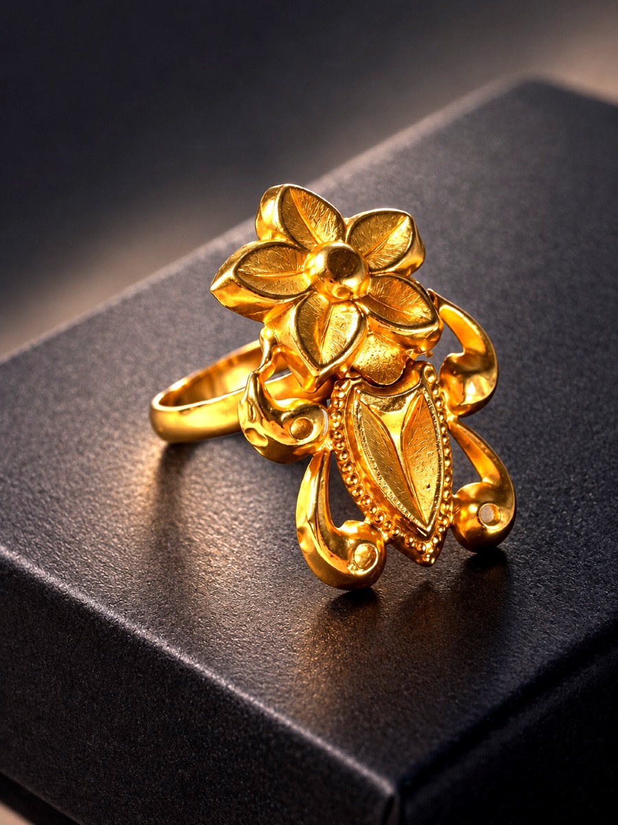 Bague ancienne persane en or jaune 18 carats – Décor floral – Début du XXe siècle