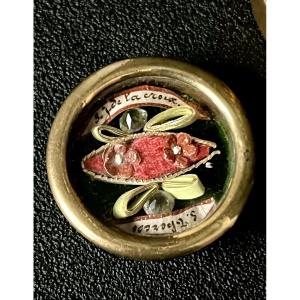 Reliquaire « teca » en laiton doré – XIXe siècle  Contenant trois reliques sacrées