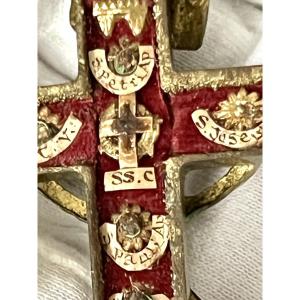 Croix reliquaire contenant 9 reliques dont un fragment de la Sainte Croix – XIXe - France