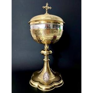 Important ciboire néogothique en argent et laiton ciselé  XIXᵉ siècle – Gothic Revival