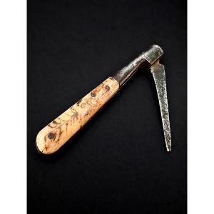 Couteau pliant ancien à manche en os gravé –  XVIIIe siècle