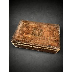 Coffret de voyage en cuir aux armes d’un cardinal-archevêque – XVIIIe / début XIXe siècle