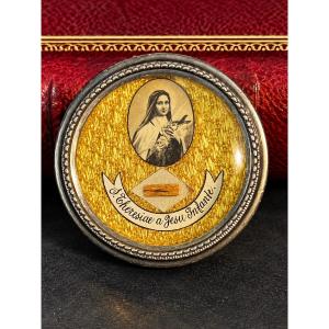 Thèque reliquaire scellée de sainte Thérèse de l’Enfant-Jésus – Lisieux