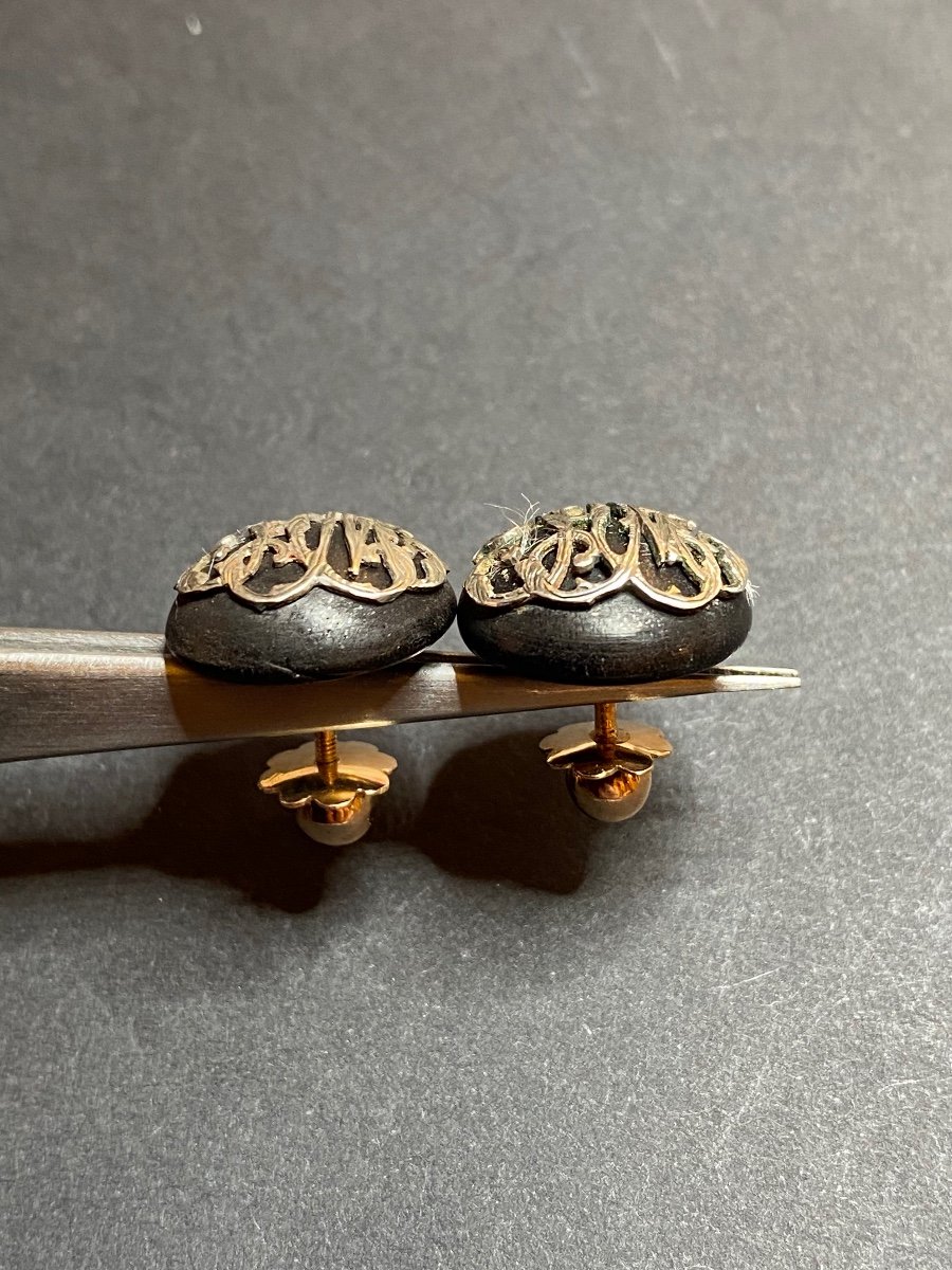 Old Pair Of Gold Earrings-photo-3