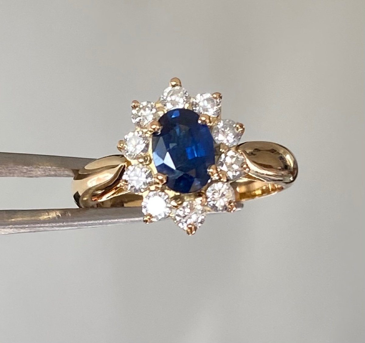 Marguerite Ring In Gold. Sapphire And Diamonds-photo-4