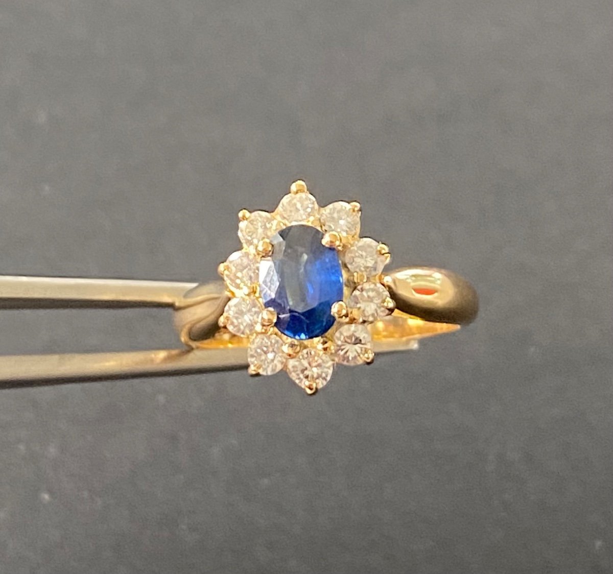 Marguerite Ring In Gold. Sapphire And Diamonds-photo-2