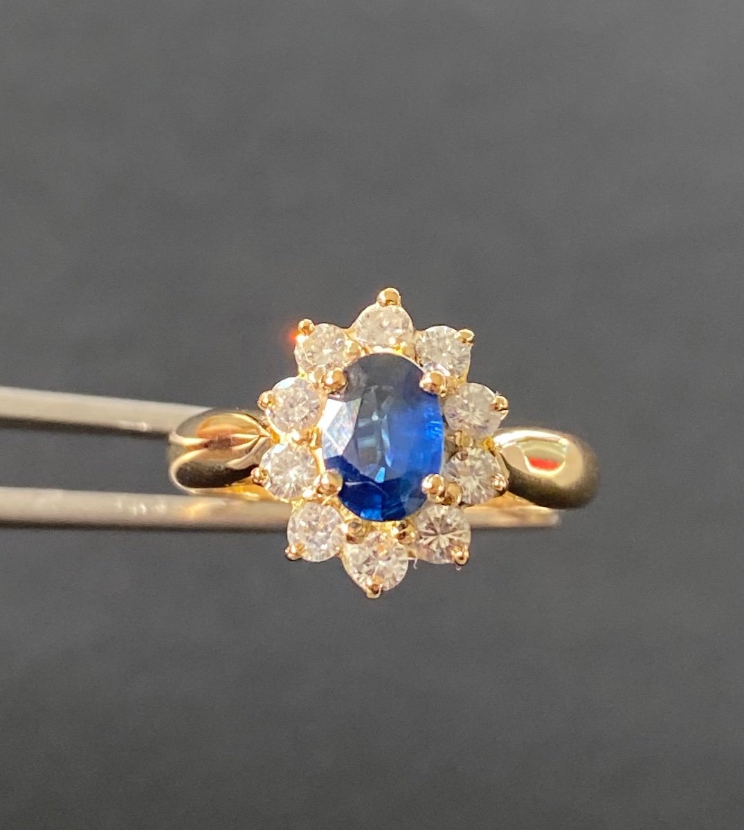 Marguerite Ring In Gold. Sapphire And Diamonds-photo-3