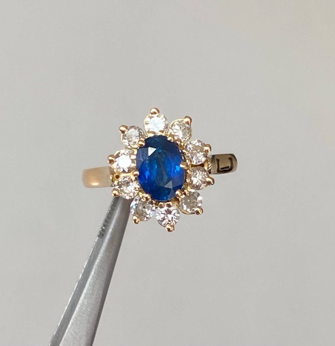 Marguerite Ring In Gold. Sapphire And Diamonds-photo-7