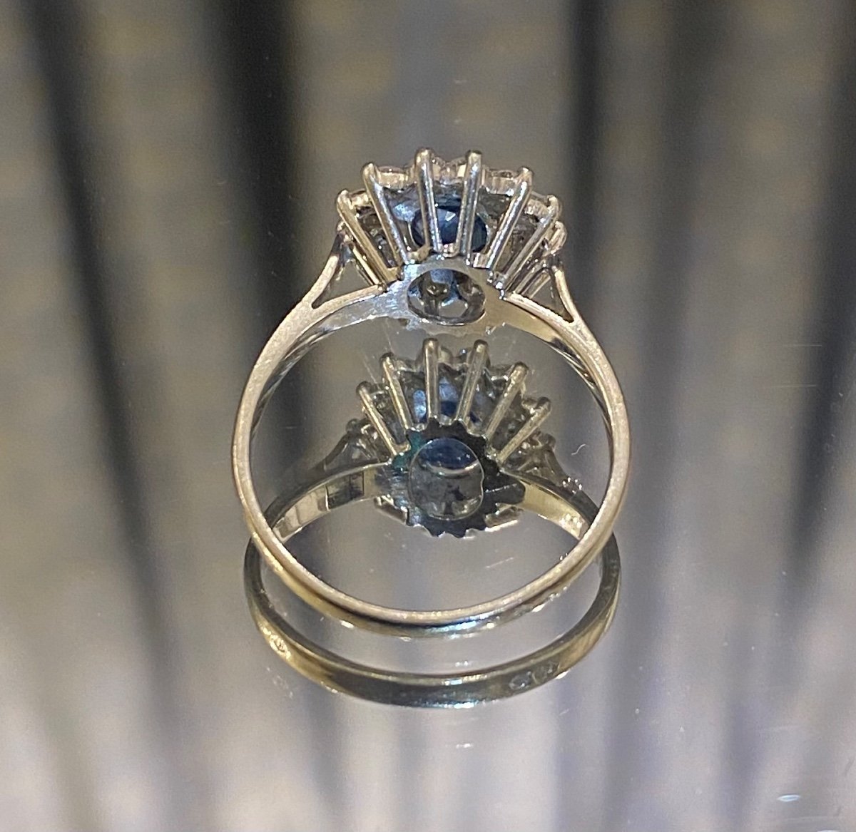 Marguerite Ring In Gold, Platinum, Sapphire And Diamonds-photo-2
