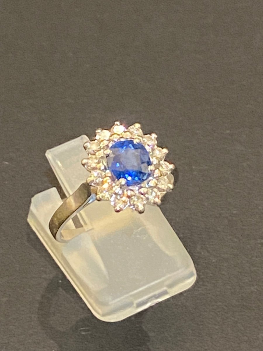 Marguerite Ring In Gold, Platinum, Sapphire And Diamonds-photo-4