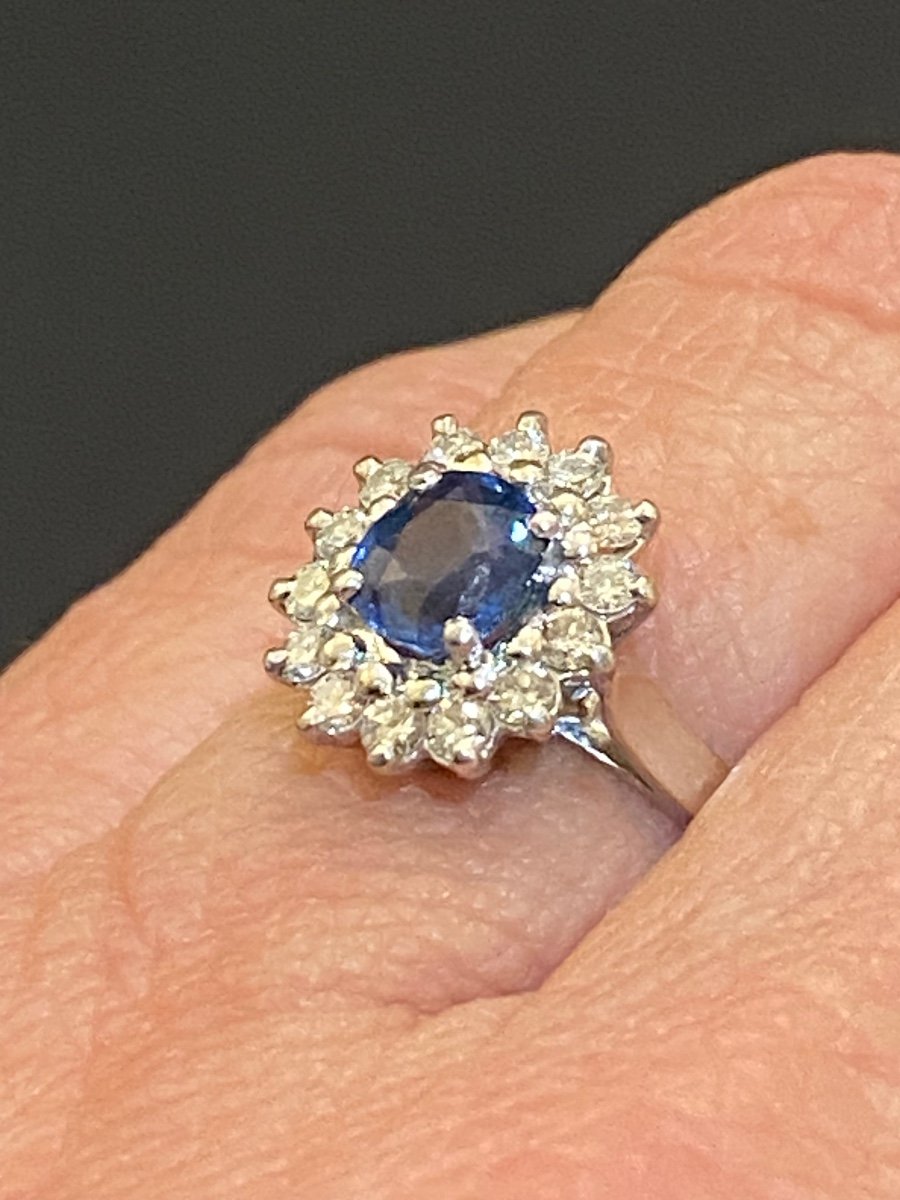 Marguerite Ring In Gold, Platinum, Sapphire And Diamonds-photo-2