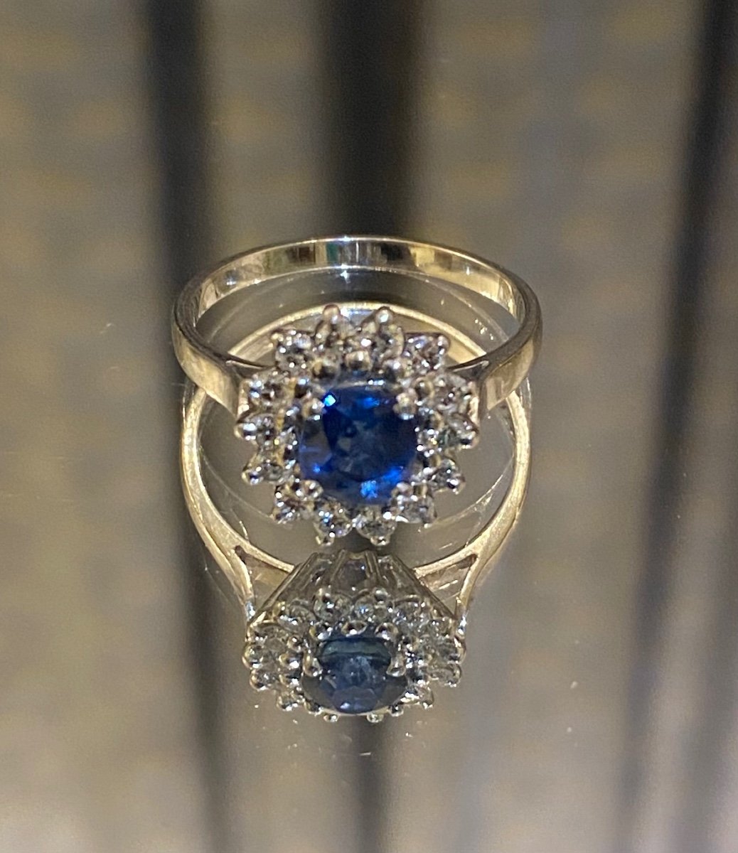 Marguerite Ring In Gold, Platinum, Sapphire And Diamonds-photo-3
