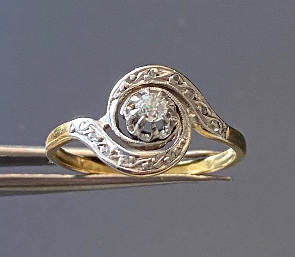 Old Tourbillon Ring In Gold And Diamonds-photo-2
