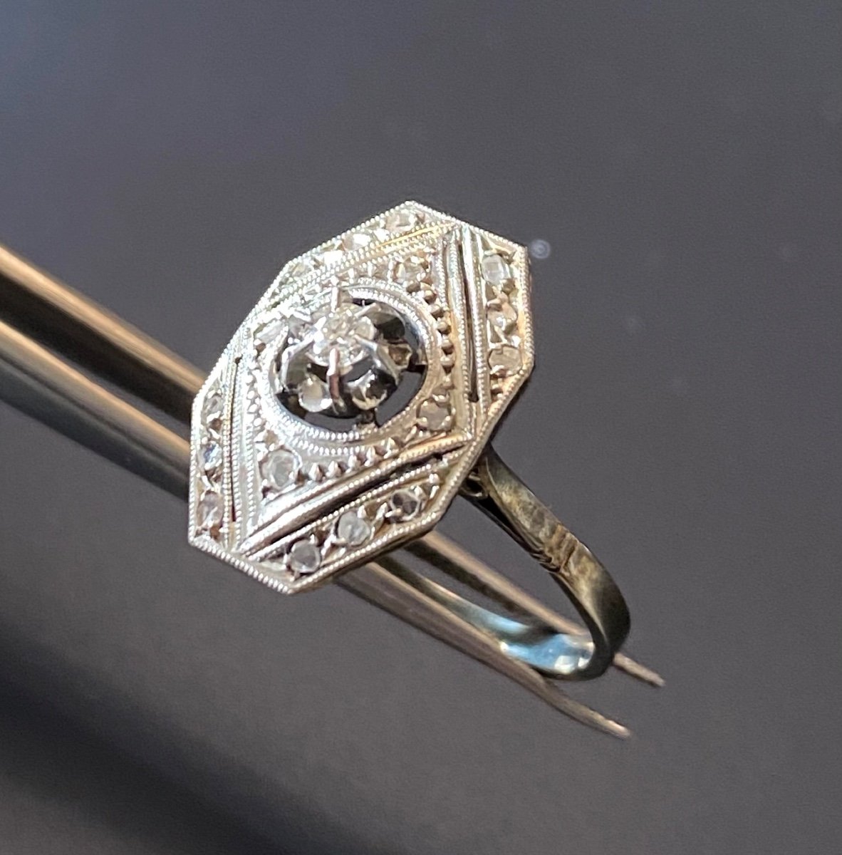 Belle Bague Art Deco En Or, Platine Et Diamants-photo-2