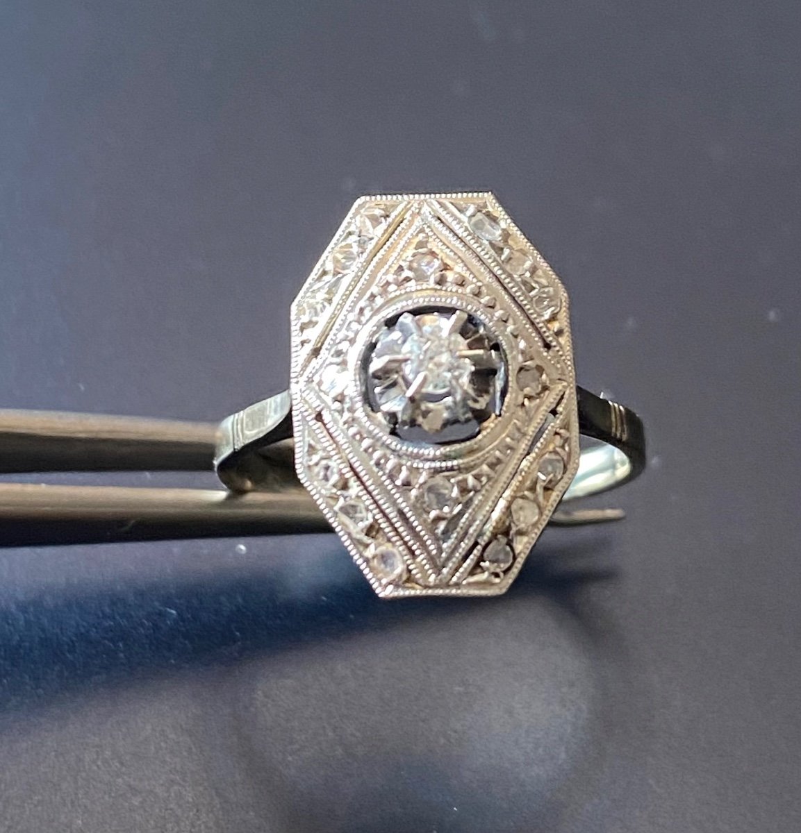 Belle Bague Art Deco En Or, Platine Et Diamants