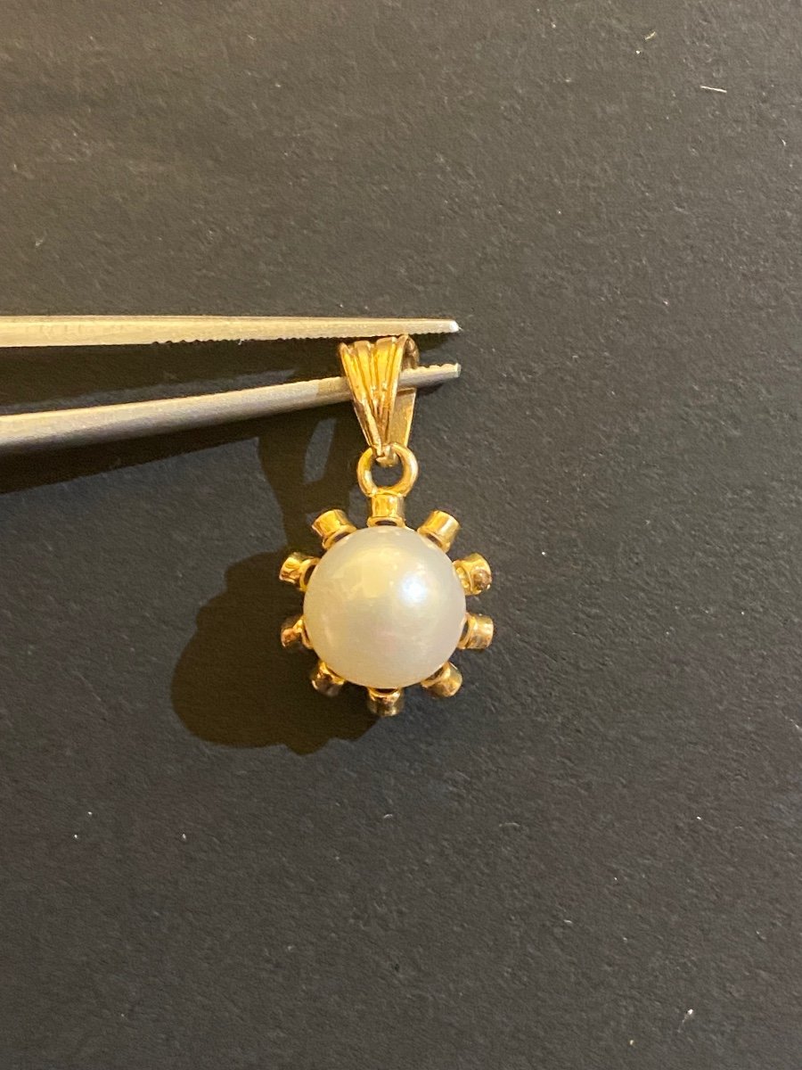 Gold Pendant And Cultured Pearl-photo-1