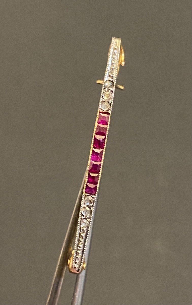 Old Art Deco Style Brooch In Gold, Ruby And Diamonds