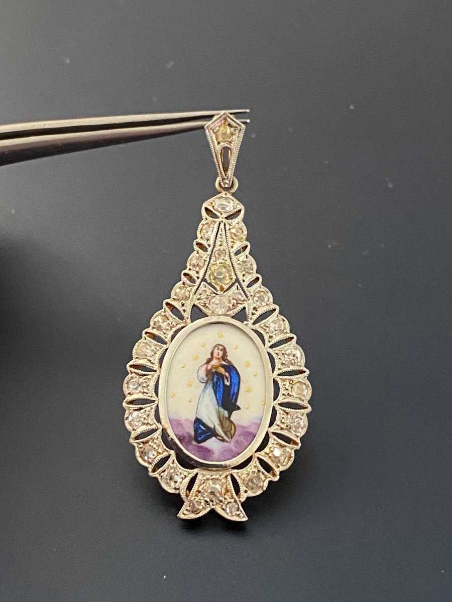 Old Art Deco Style Pendant In Gold, Diamonds And Enamel