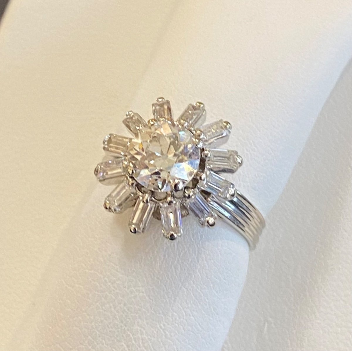 Bague Fleur En Or Et Diamants-photo-4