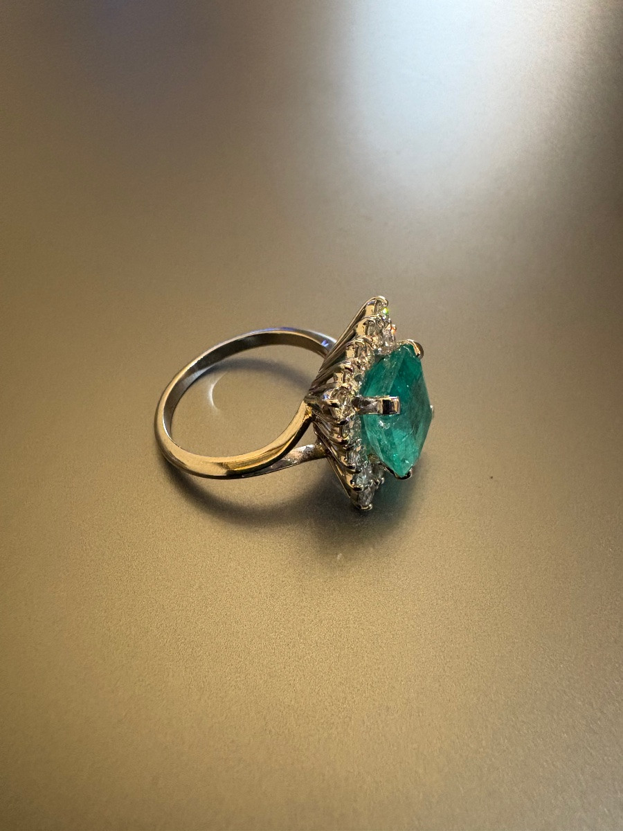 White Gold, Emerald And Diamond Ring-photo-4