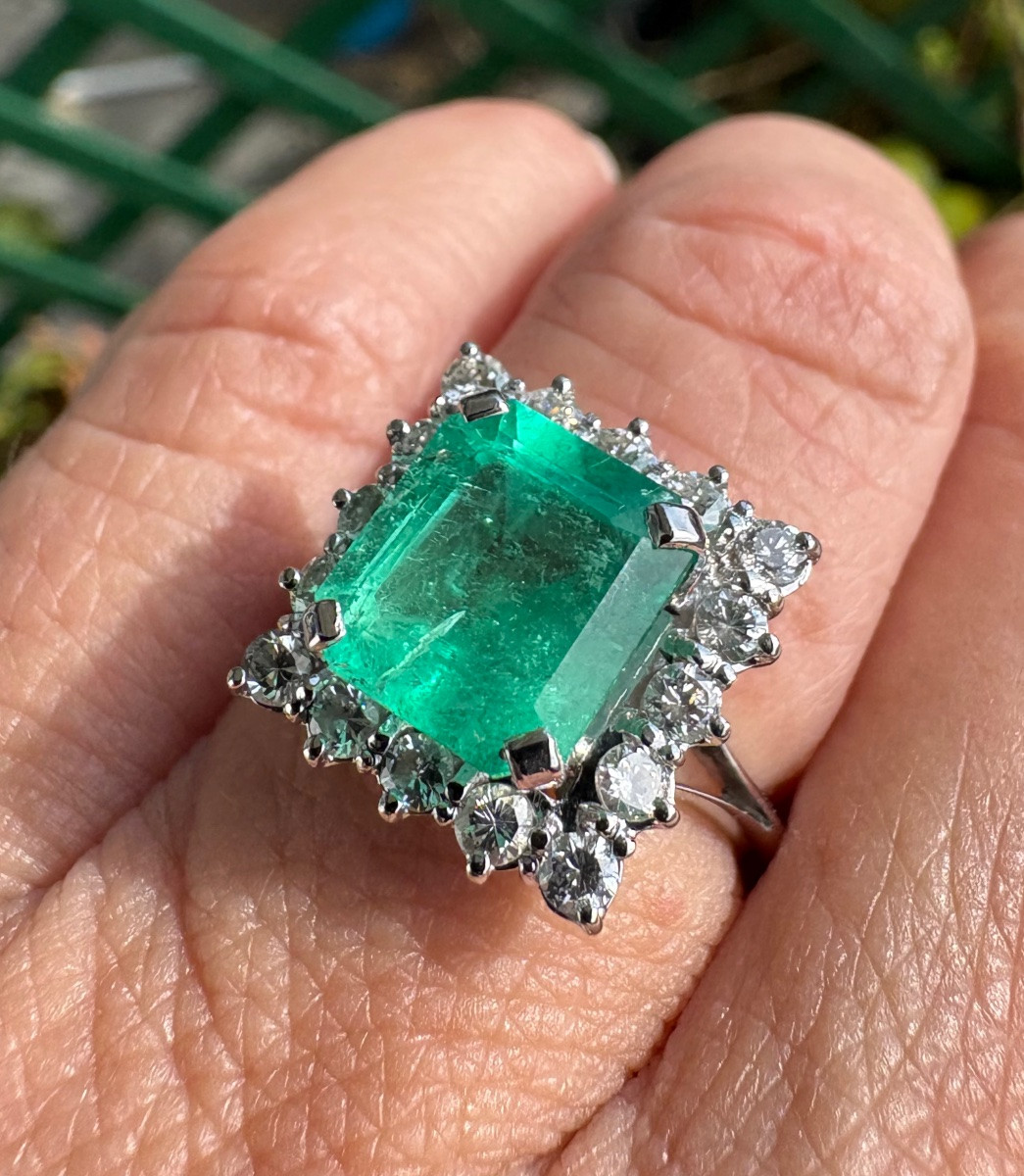 White Gold, Emerald And Diamond Ring-photo-1