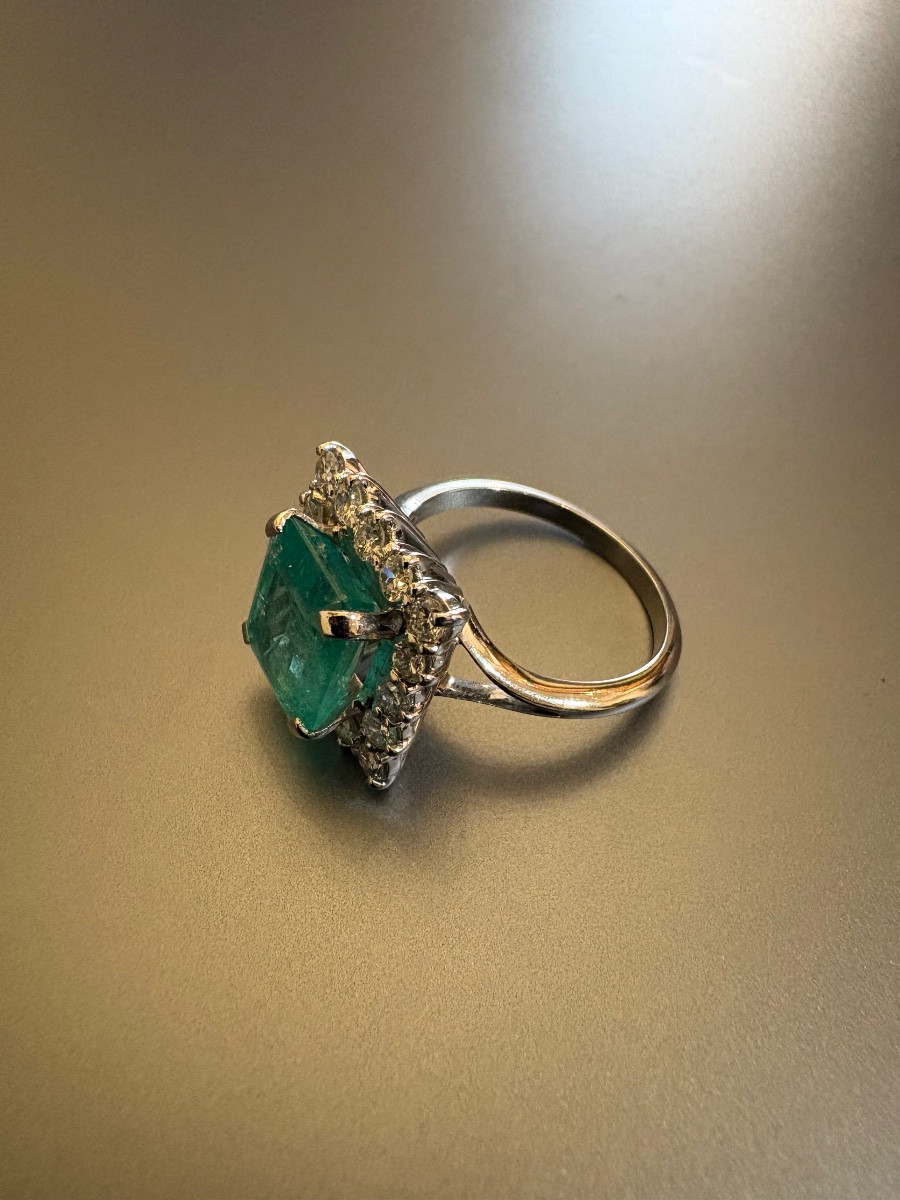 White Gold, Emerald And Diamond Ring-photo-4