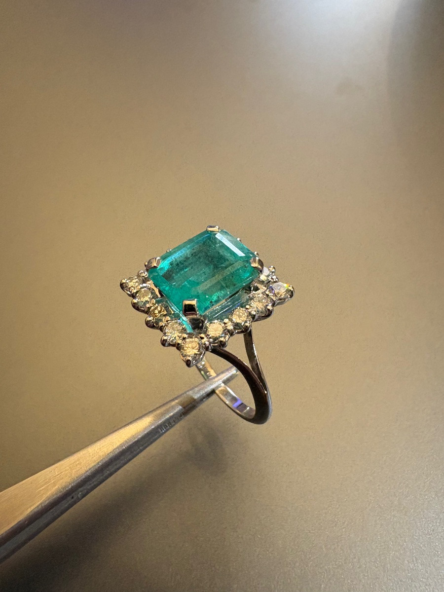 White Gold, Emerald And Diamond Ring-photo-5