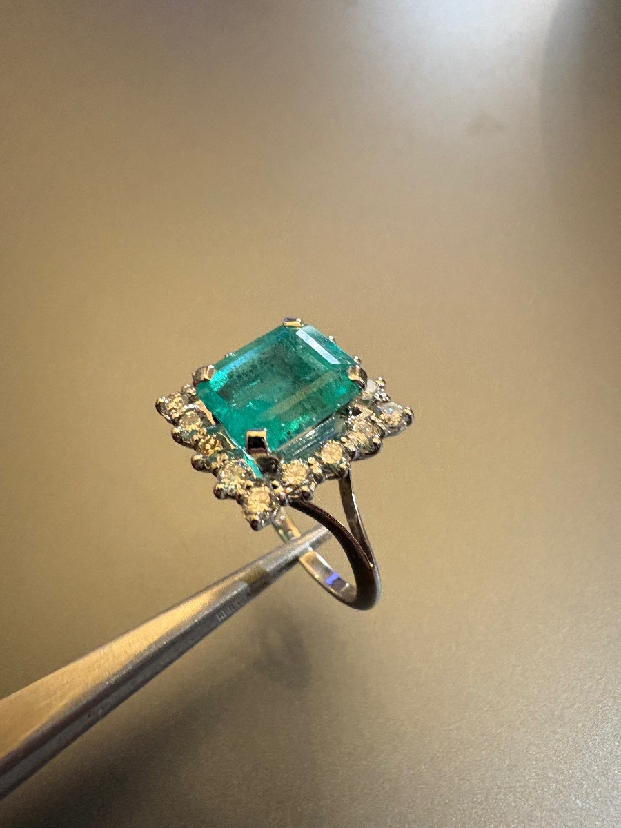 White Gold, Emerald And Diamond Ring-photo-6