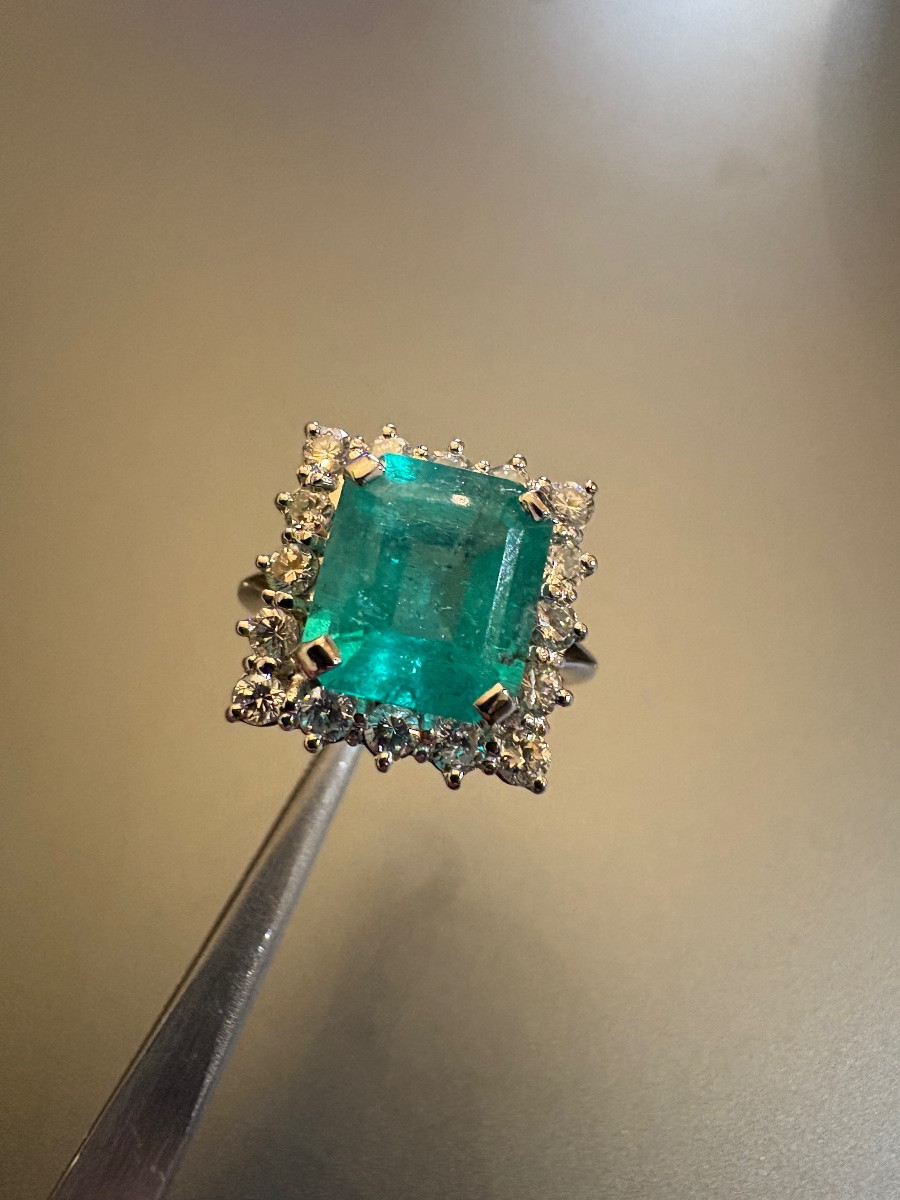 White Gold, Emerald And Diamond Ring-photo-7