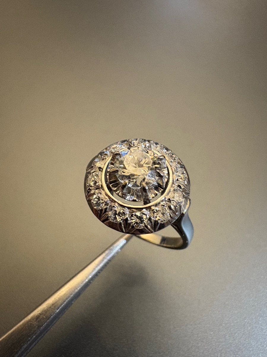 ART DECO: Bague en or gris 750/1000 eme, platine 850/1000 eme et diamants.-photo-2