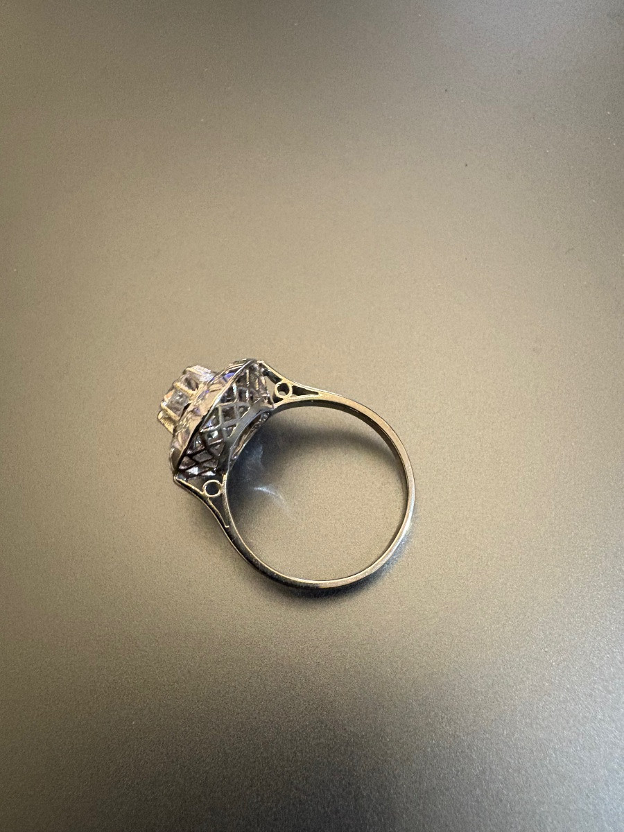 ART DECO: Bague en or gris 750/1000 eme, platine 850/1000 eme et diamants.-photo-4