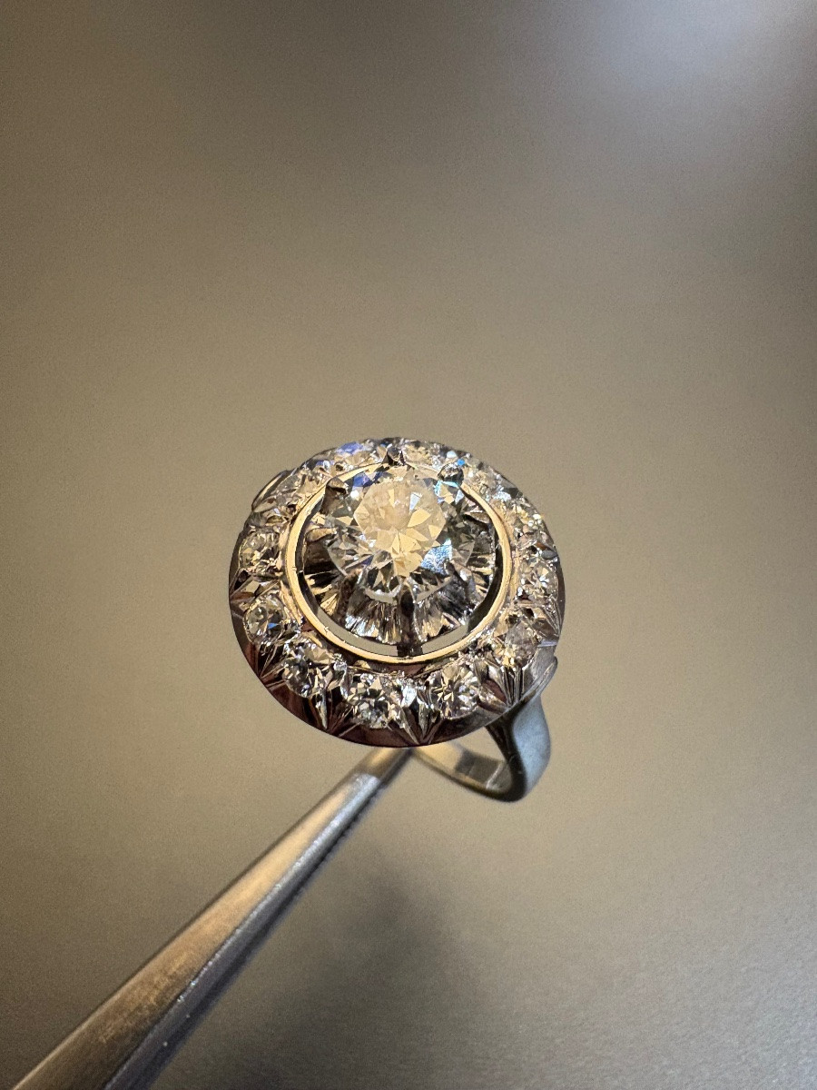 ART DECO: Bague en or gris 750/1000 eme, platine 850/1000 eme et diamants.-photo-8