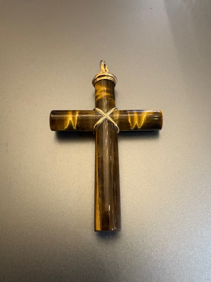 Croix  en or jaune et quartz oeil de tigre